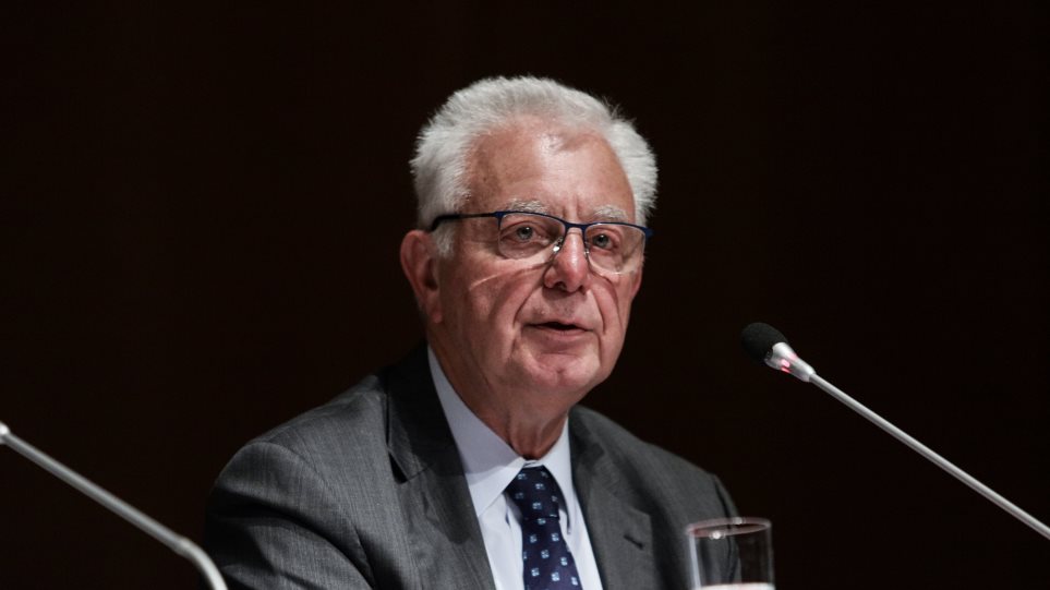 Ο Π.Πικραμμένος κατονόμασε πολιτικό για τη Novartis