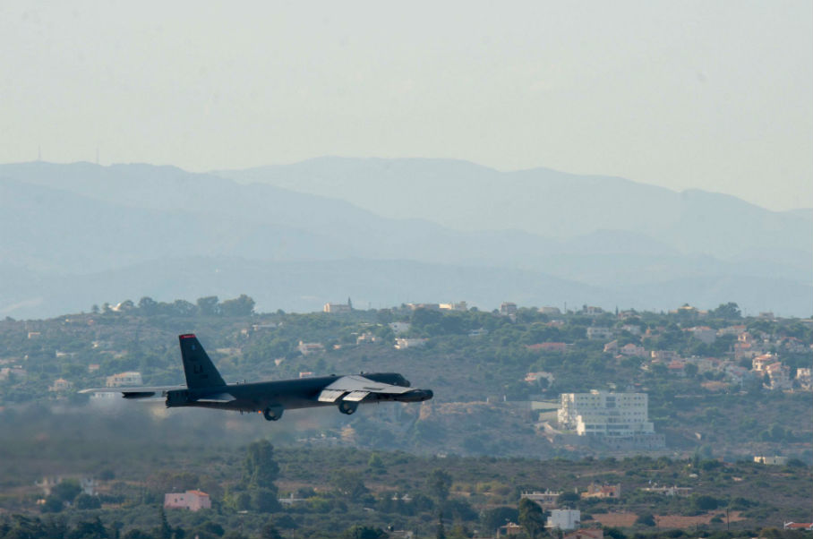 Για πρώτη φορά αμερικανικό στρατηγικό βομβαρδιστικό B-52 προσγειώθηκε στην Σούδα