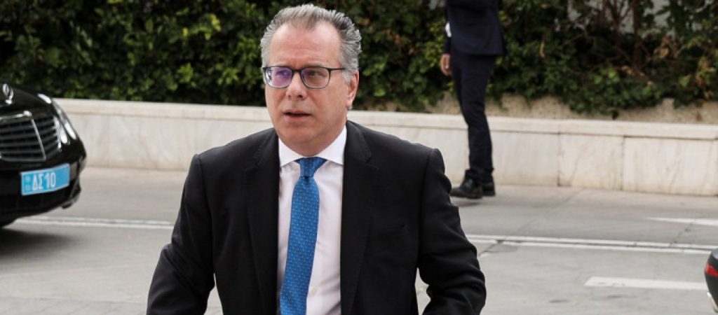 Νέα επίθεση της κυβέρνησης σε όσους ψήνουν χοιρινό και πίνουν αλκοόλ κοντά σε παράνομους μετανάστες