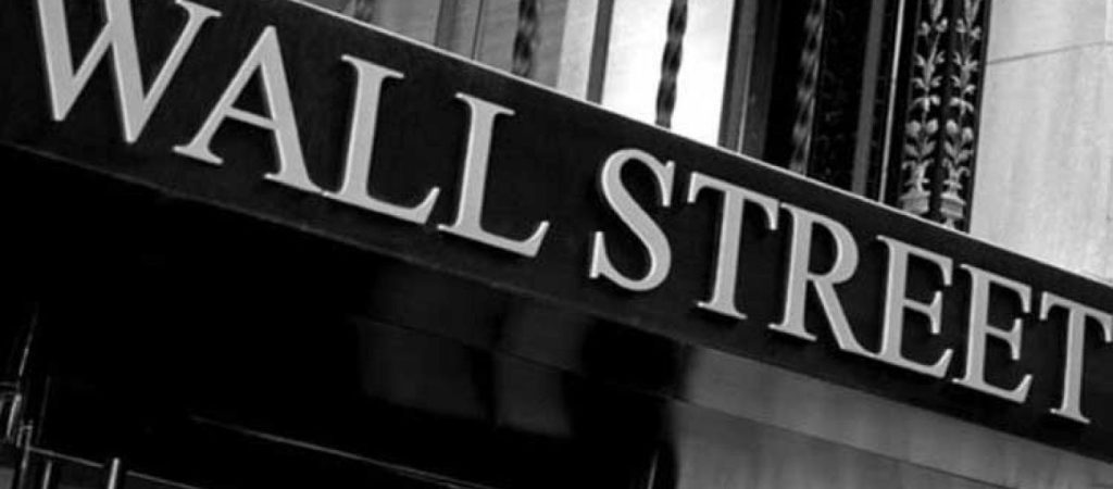 Σχεδόν αμετάβλητοι έκλεισαν οι δείκτες της Γουόλ Στριτ