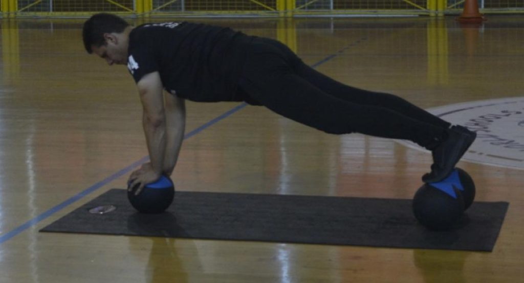 Κρητικός μπήκε στο Ρεκόρ Γκίνες για τις κάμψεις του