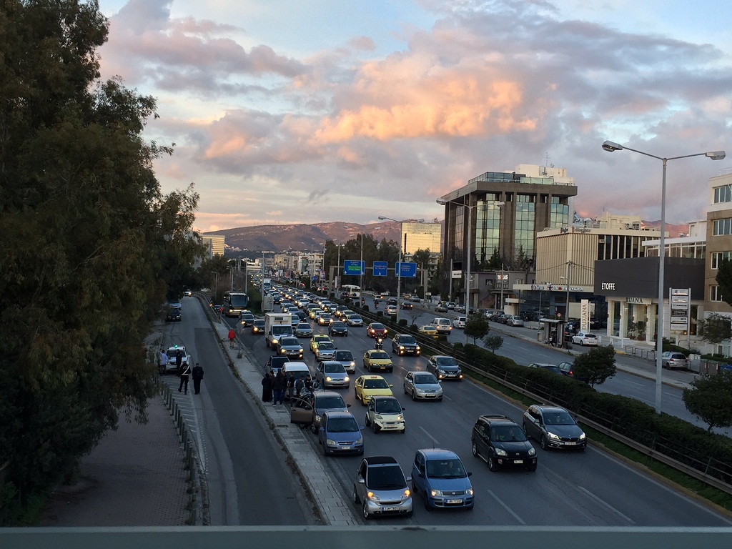 Καιρός: Βροχή και χαλάζι στην λεωφόρο Κηφισίας (φώτο-βίντεο)