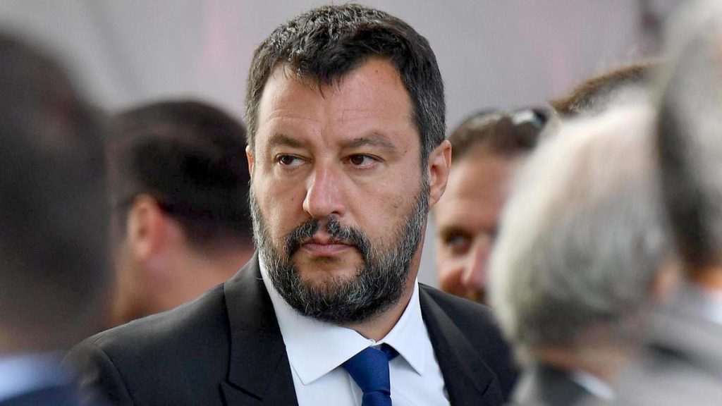 Εν αναμονή πρωθυπουργός ο Σαλβίνι: Μετανάστες και οικονομία εκτοξεύουν τη Λέγκα στο 36 με 40%!