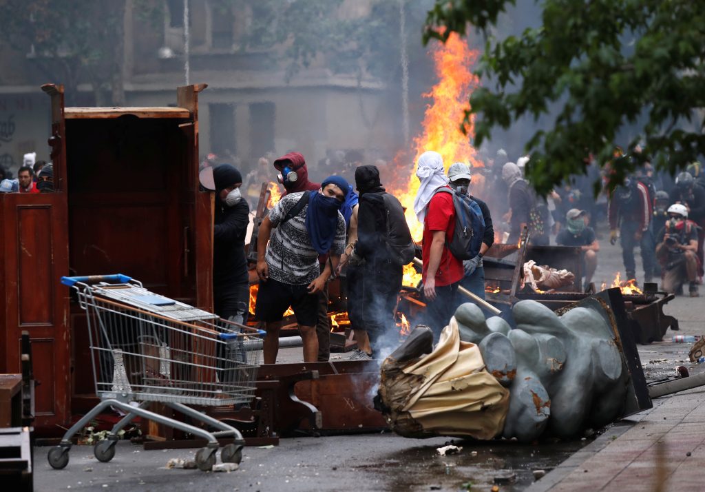 Στις φλόγες πανεπιστήμιο του Σαντιάγιο μετά από πορεία διαμαρτυρίας