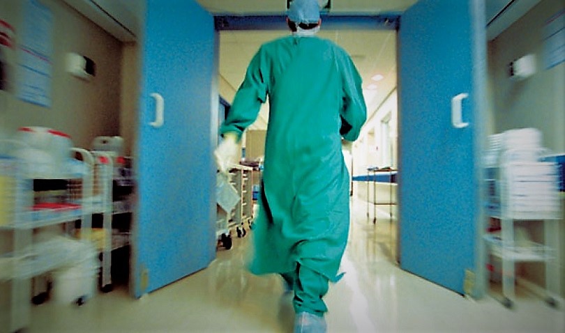 Κρήτη: Στο χειρουργείο ο 56χρονος αστυνομικός που τραυματίστηκε σε τροχαίο