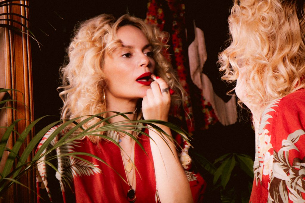 Έλενα Χριστοπούλου: «Ο σύντροφος μου είναι αρσενικό… » (βίντεο)