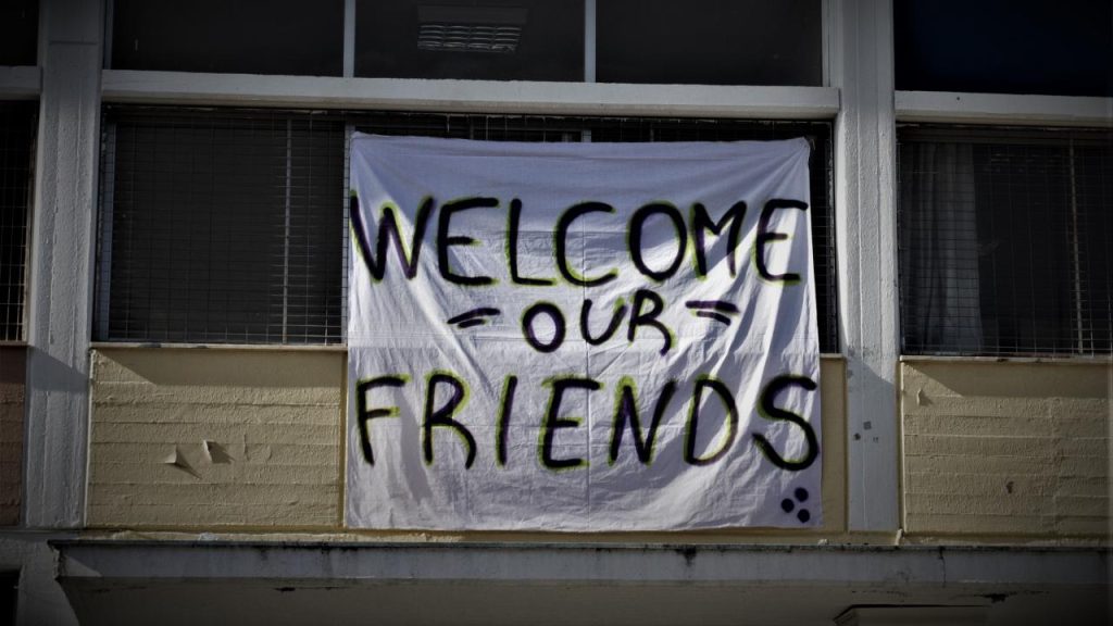 Το Μουσικό Σχολείο Σερρών καλωσορίζει την εγκατάσταση στην πόλη των αλλοδαπών παράνομων μεταναστών