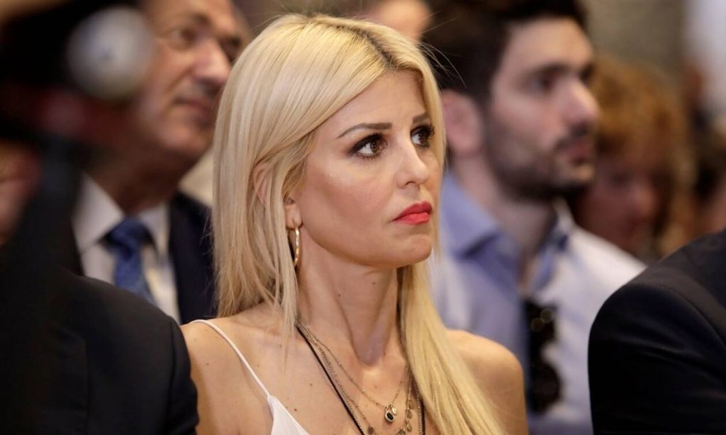 Έλενα Ράπτη: «Μήπως είναι σαδισμός να κάνει κάποιος τον σταυρό του… »