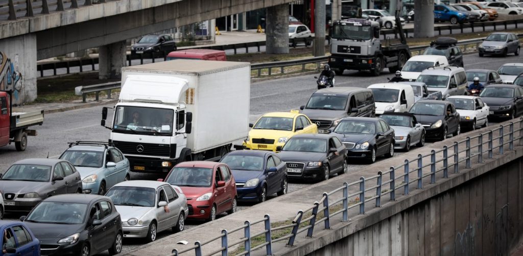 Κίνηση: Ομαλοποιείται η κυκλοφορία – Δείτε ποιοι δρόμοι άνοιξαν