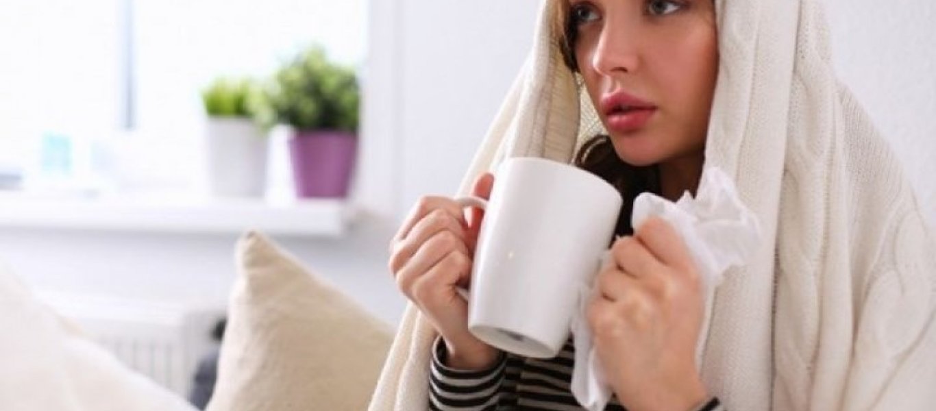 Οι 5+1 φυσικοί τρόποι που θα σε βοηθήσουν να ανακουφιστείς από τον πυρετό