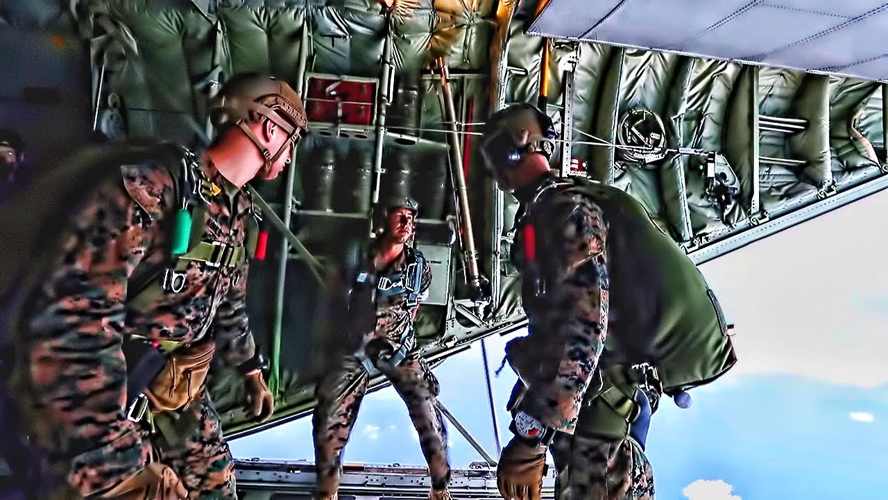 Βίντεο: Ειδικές δυνάμεις των Αμερικανών Πεζοναυτών σε άλμα  από C-130 στην Ιαπωνία