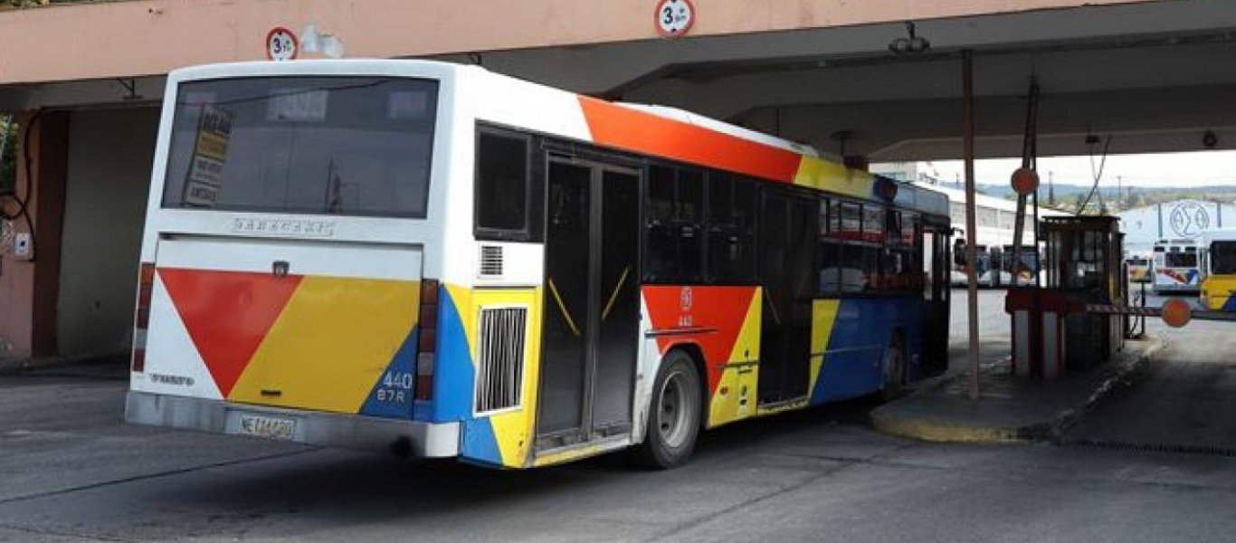 Θεσσαλονική: Νεαροί κρεμάσθηκαν σε λεωφορείο εν κινήσει (βίντεο)