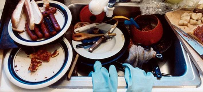 Τί είναι ο κανόνας των 10” για τα τρόφιμα που πέφτουν στο πάτωμα… και μπορεί να αποβεί μοιραίος