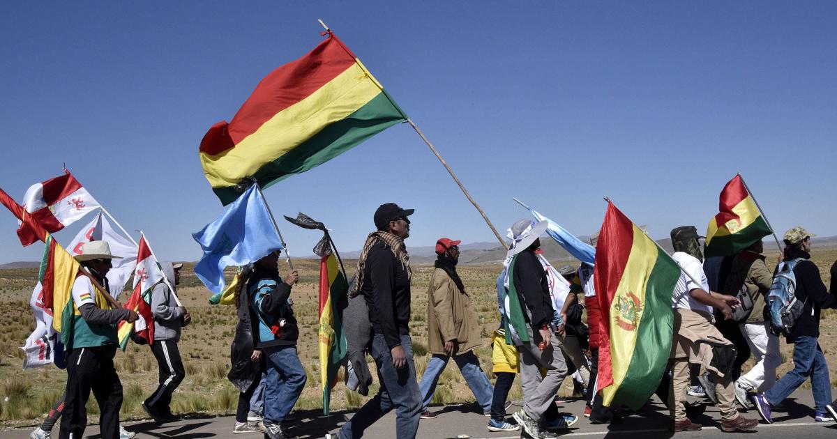 Πραξικόπημα στην Βολιβία: Πολιτικό άσυλο στο Μεξικό ζήτησε ο Ε.Μοράλες – Συγκρούσεις οπαδών του με τον Στρατό