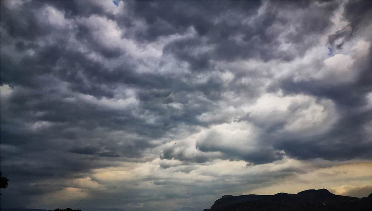 Καιρός: Αλλάζει το σκηνικό σήμερα – Υποχωρούν οι βροχές και ενισχύονται οι άνεμοι