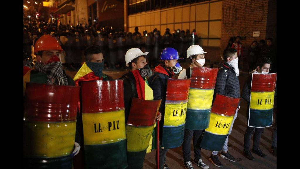 Βολιβία: «Πανικός» μετά την παραίτηση Μοράλες -Πυρπολήθηκαν λεωφορεία,και λεηλατήθηκε σπίτι πρώην υπουργού