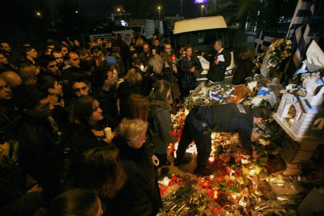 Υπόθεση δολοφονίας αστυνομικών στου Ρέντη: Η μητέρα του ενός θύματος ξεσπά για πρώτη φορά