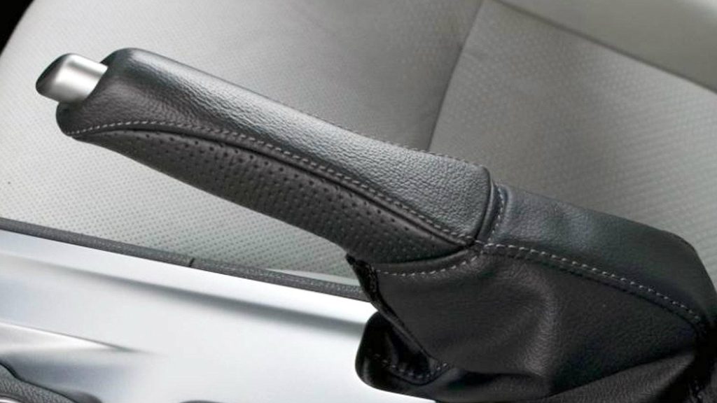 «Παρελθόν» το μηχανικό χειρόφρενο; – Τι έδειξε έρευνα