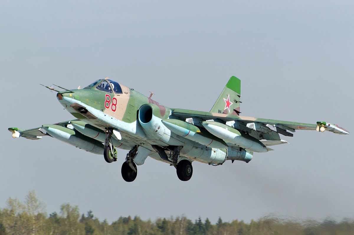 Βίντεο μέσα από το πιλοτήριο: Su-25 καταστρέφουν στόχους εδάφους σε άσκηση στον Καύκασο