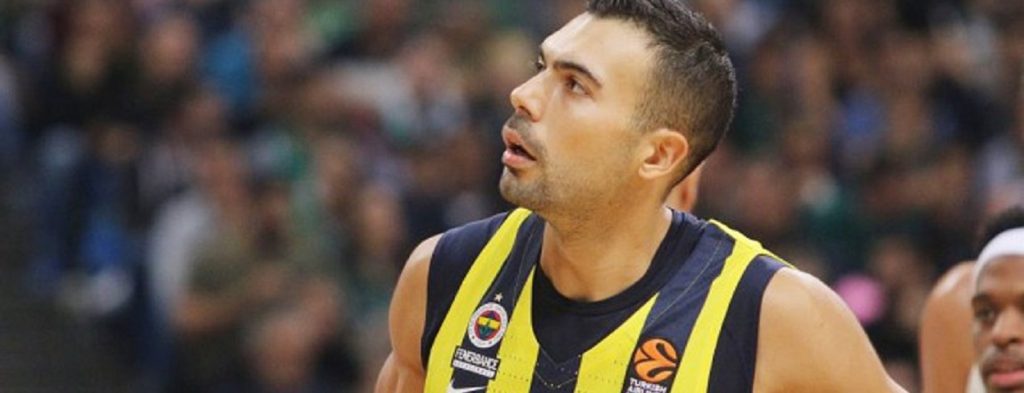 Απαράδεκτο: Σε απολογία από τη Φενέρ κλήθηκε ο Κ.Σλούκας – Επειδή δεν κράτησε πανό για τον Ατατούρκ (βίντεο-φωτο)