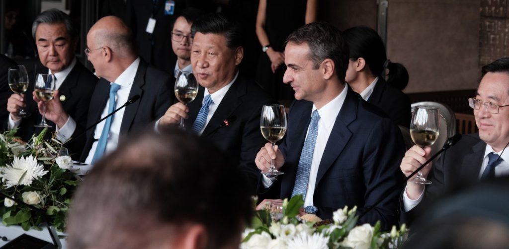 Οι κυρίες «έκλεψαν» την παράσταση στο επίσημο δείπνο για τον πρόεδρο της Κίνας – Πως εμφανίστηκαν;