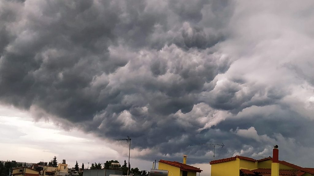 Καιρός: Έτοιμη να «χτυπήσει» η «Βικτώρια» – Που θα «εμφανιστεί» η σφοδρή κακοκαιρία (βίντεο)