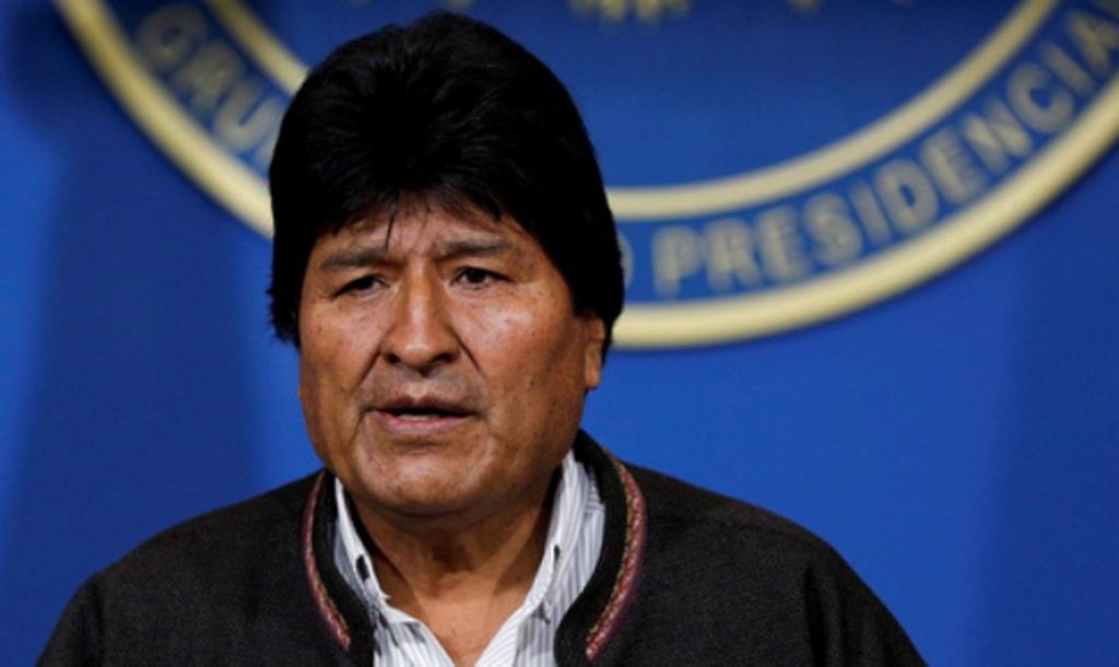 Στόχος οργισμένων διαδηλωτών η βίλα του Έβο Μοράλες – Την έκαναν «γυαλιά-καρφιά» (βίντεο)