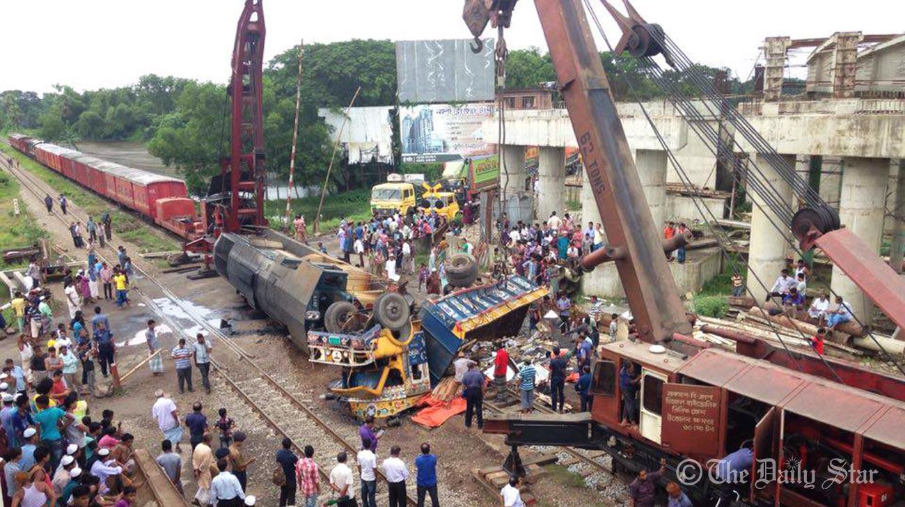 Σφοδρή σύγκρουση τρένων στο Μπαγκλαντές – Τουλάχιστον 14 νεκροί