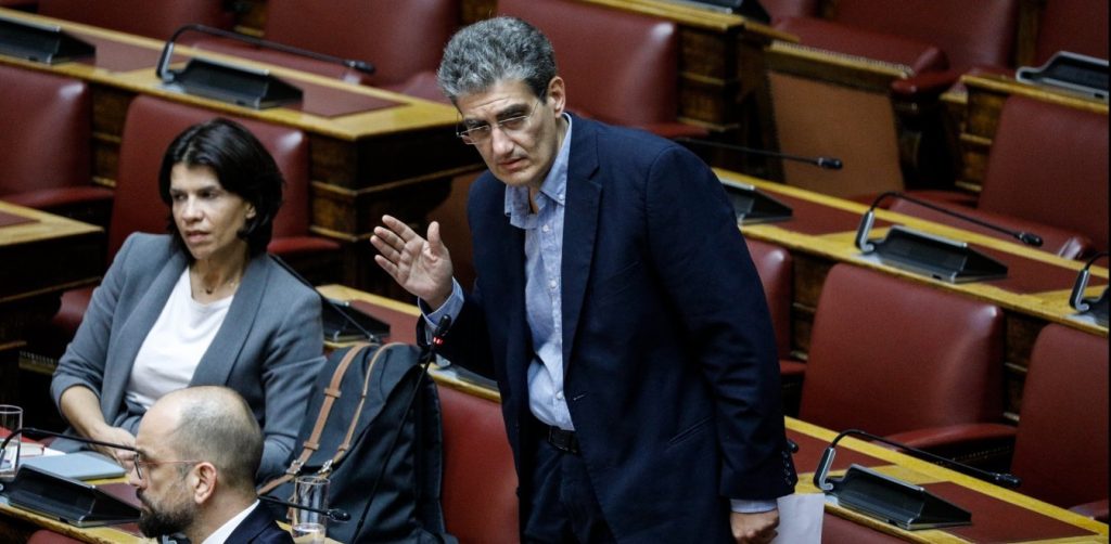 Χ.Γιαννούλης: «Να μη φωνάζουν τα Ελληνόπουλα έξω οι λαθρομετανάστες – Δείχνουν ότι δεν έχουν παιδεία» (βίντεο)