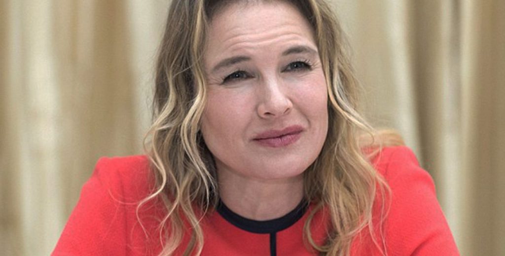 Ρενέ Ζελβέγκερ: Ποζάρει με κόκκινο κοντό φόρεμα – «Δεν γερνάμε απλά μεγαλώνουμε» (φωτο)