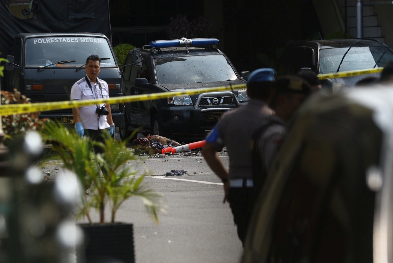 Βομβιστής «καμικάζι» ανατινάχτηκε μπροστά στο αρχηγείο της αστυνομίας στην Ινδονησία