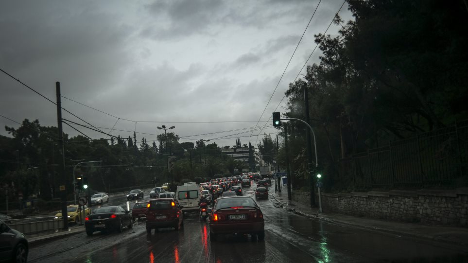 Κυκλοφοριακά προβλήματα λόγω κακοκαιρίας – Σε ποιους δρόμους εντοπίζονται; (φωτο)