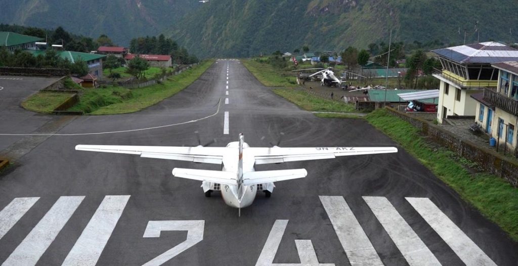 Αυτό είναι το πιο επικίνδυνο αεροδρόμιο – Μόνο 8 πιλότοι έχουν καταφέρει να προσγειωθούν (βίντεο)