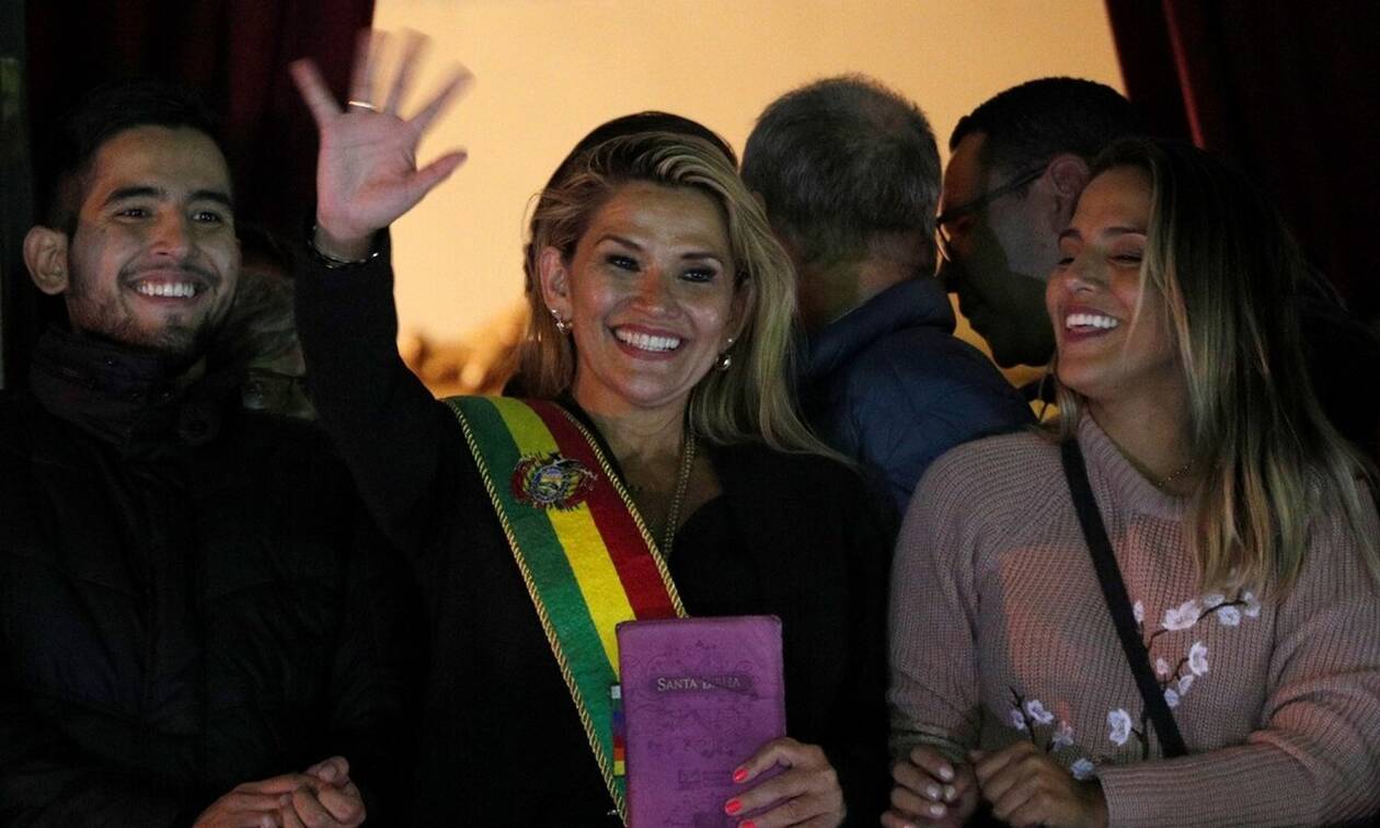 Βολιβία: Αυτοανακηρύχθηκε πρόεδρος η Τζανίνε Άνιες
