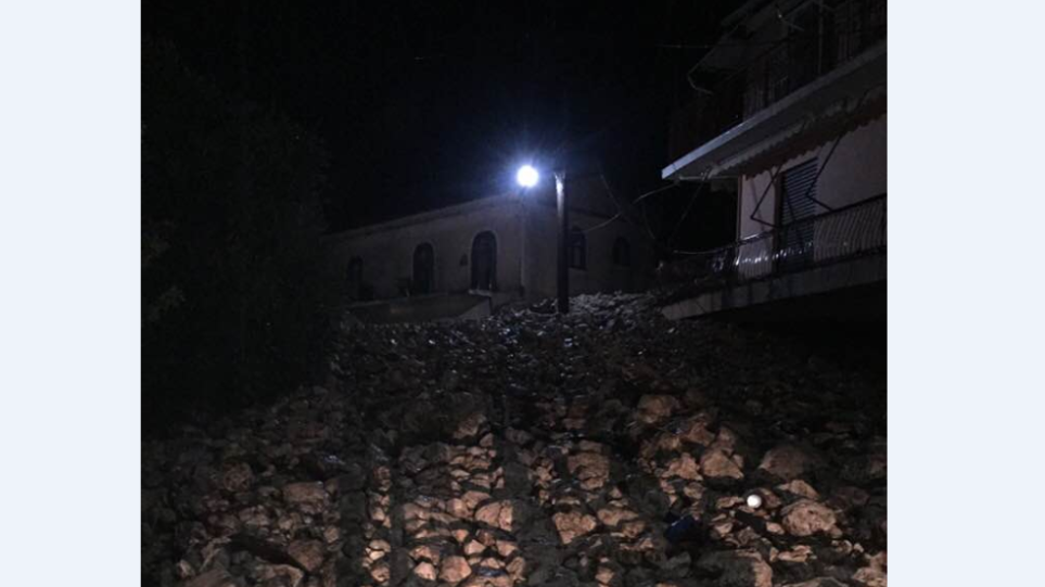 «Βούλιαξε» η Κεφαλλονιά από την «Βικτώρια»: Σπίτια καταπλακώθηκαν από λάσπη στο Νυφί (φώτο)