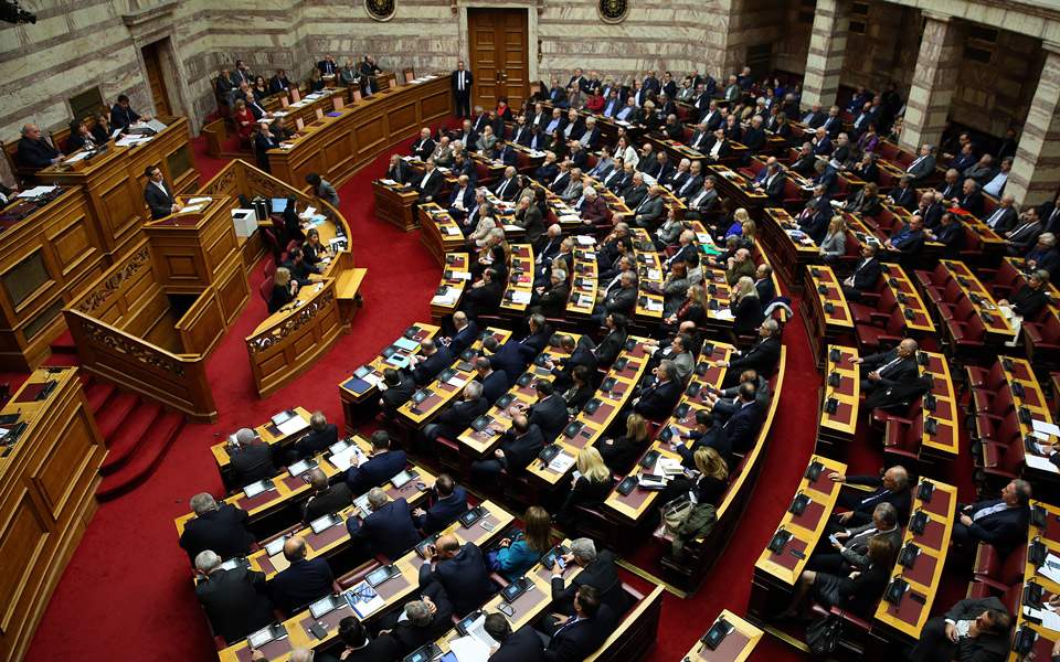 Βουλή: Με πλειοψηφία πέρασαν οι τροπολογίες για τραπεζική ασυλία