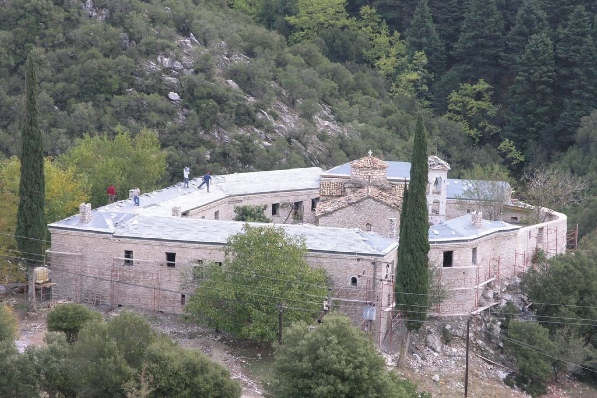 H κυβέρνηση φτιάχνει λίστα με ορθόδοξα μοναστήρια για «φιλοξενία» αλλοδαπών