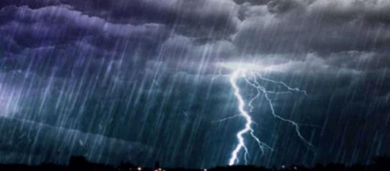 Η σφοδρή καταιγίδα στην Αττική που αιφνιδίασε τους μετεωρολόγους – Που οφείλεται (βίντεο)