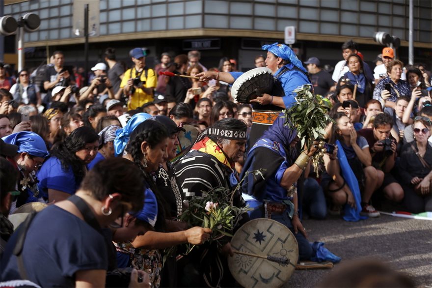 «Χάος» στη Χιλή: Διαδηλώσεις και συγκρούσεις με την αστυνομία – Σχέδιο αναθεώρησης του Συντάγματος από την κυβέρνηση