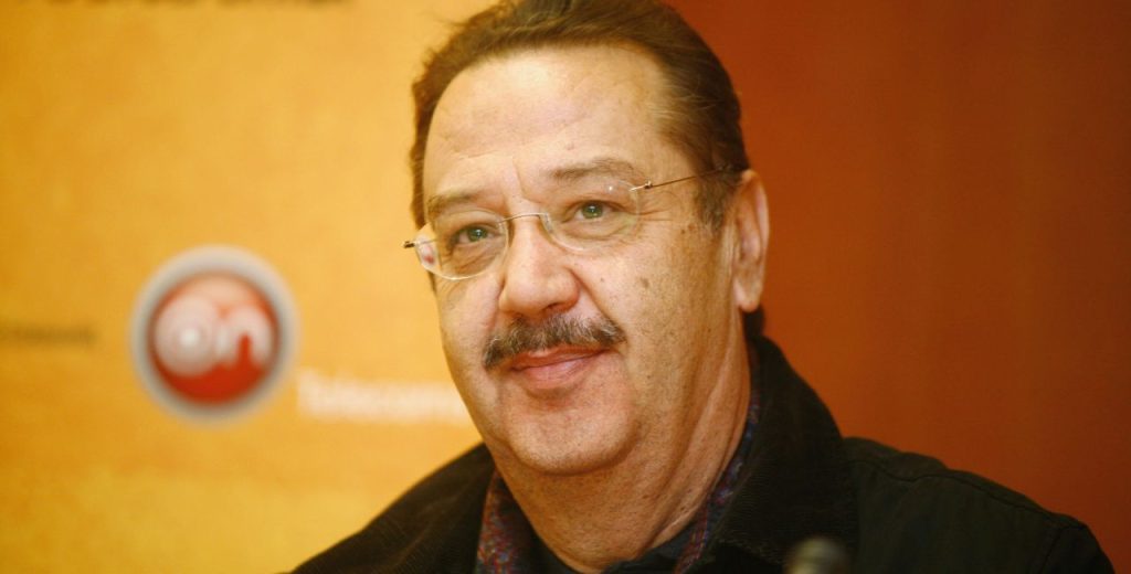 Όταν ο Τάσος Κωστής «εισέβαλε» ξανά στο «Εκείνες και εγώ» – «Γέλα χοντρέ έχει πιάσει η μούρη σου όλη την οθόνη» (βίντεο)