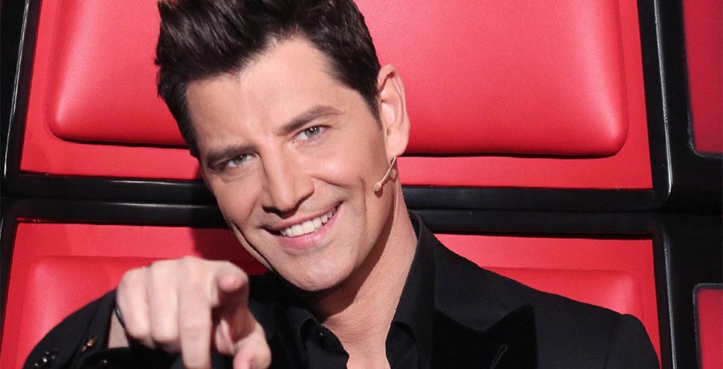 The Voice: Ο Σάκης Ρουβάς ανέβασε στην σκηνή μια μπέμπα – «Έχουμε μια καινούργια διαγωνιζόμενη εδώ» (βίντεο)