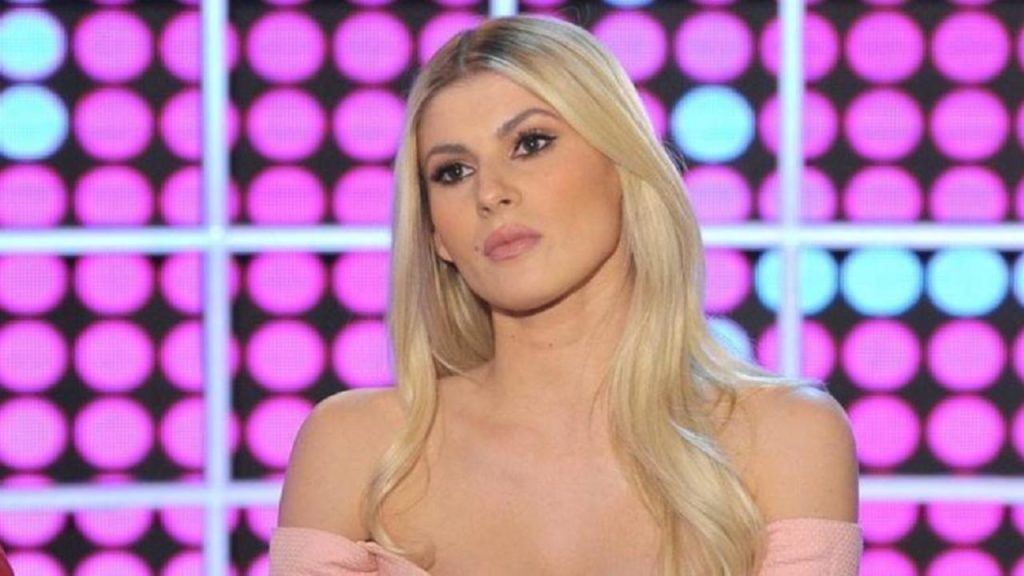 Όλγα Πηλιάκη: «Άνοιξε τα πόδια της» μπροστά στον Άγνωστο Στρατιώτη (φώτο)