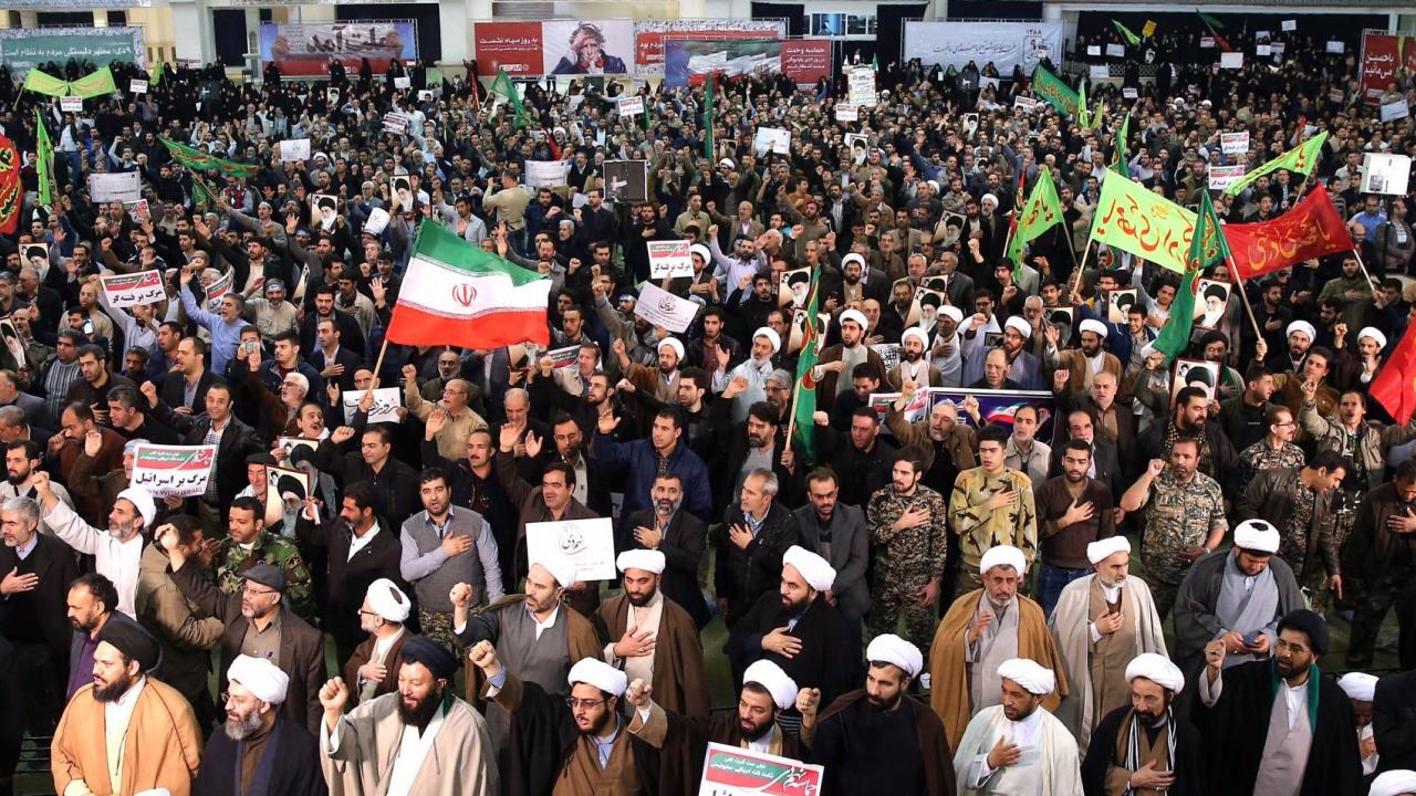 Καίγεται η Τεχεράνη: Κύμα διαδηλώσεων σε όλο το Ιράν κατά του καθεστώτος – «Σάχη γύρνα πίσω»!