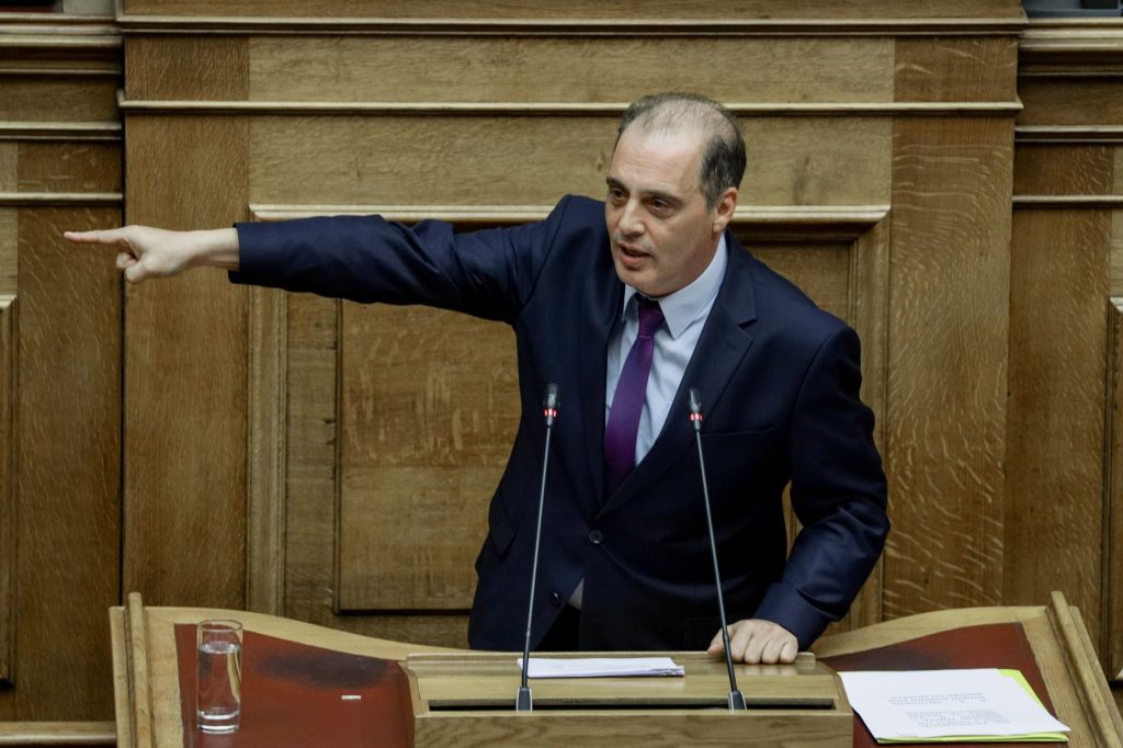 Κυριάκος Βελόπουλος προς κυβέρνηση: «Θα γίνετε η αιτία να αντικατασταθεί ο πληθυσμός της χώρας» (βίντεο)