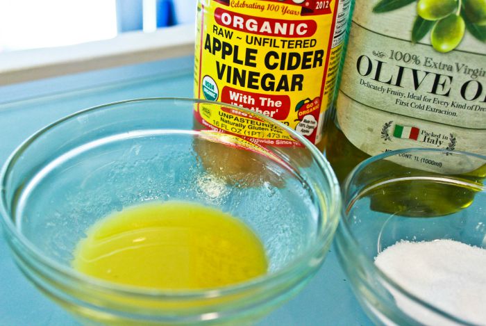 Δεν φαντάζεστε πως θα «μεταμορφωθούν» τα χέρια σας αν τα βουτάτε σε ξύδι