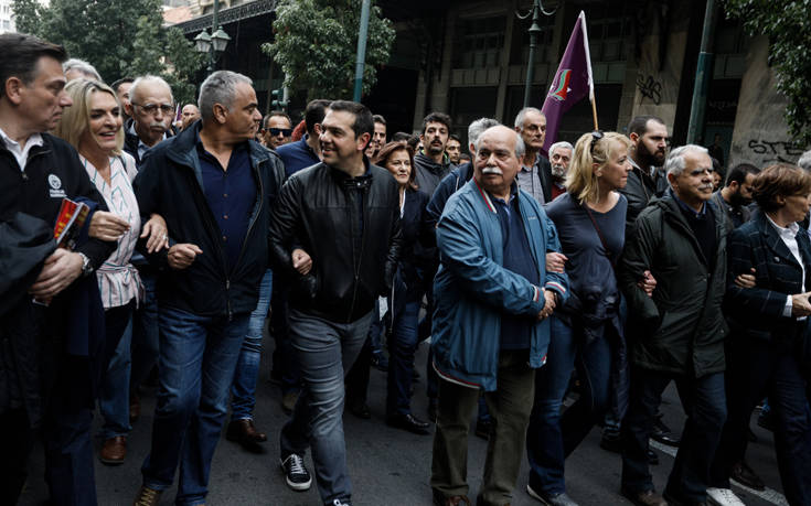 Πορεία: Ένταση και… μπουκαλάκια μεταξύ  ΣΥΡΙΖΑ και διαδηλωτών! – Εκνευρισμός Βούτση