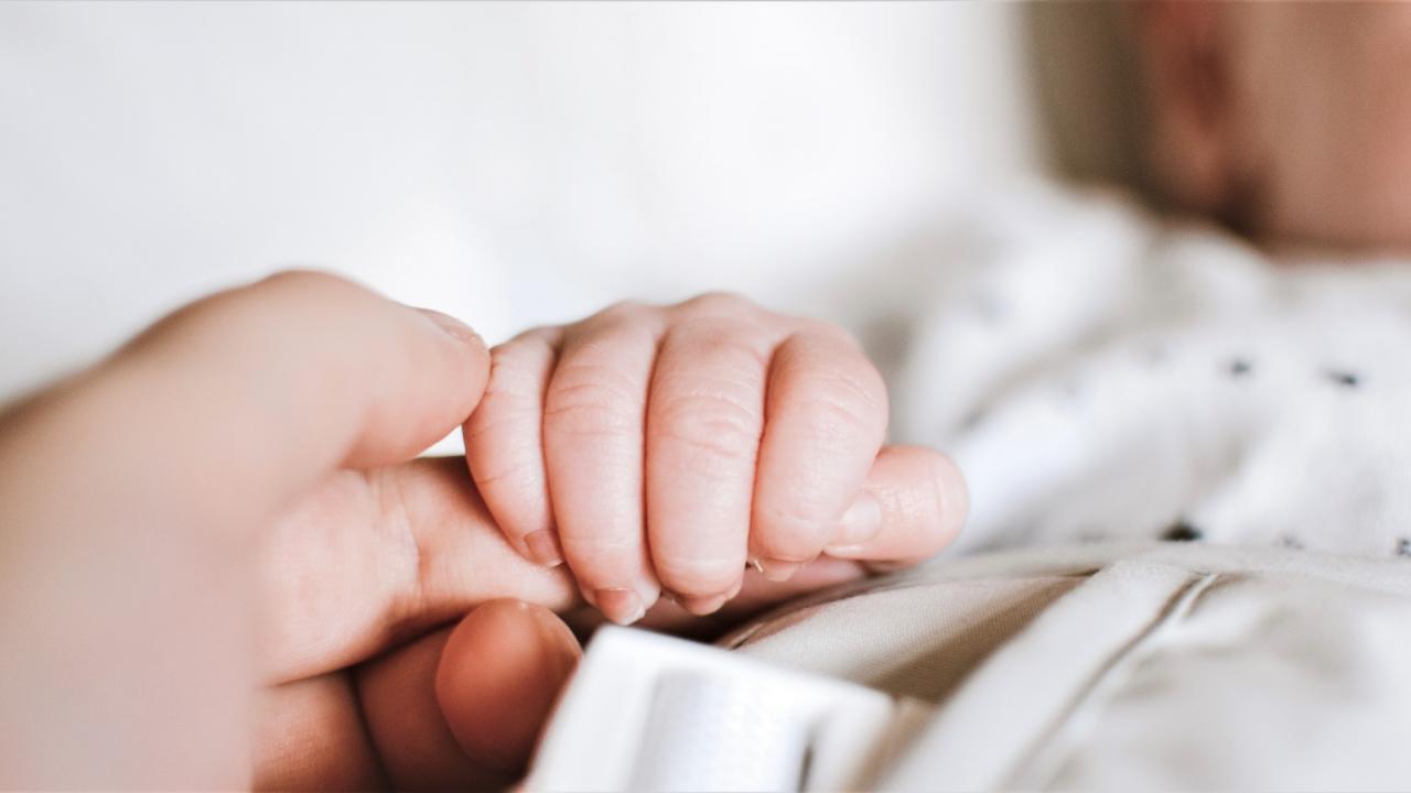 Αυτή είναι η ευχή της ονοματοδοσίας στο νεογέννητο – Γιατί συμβαίνει;