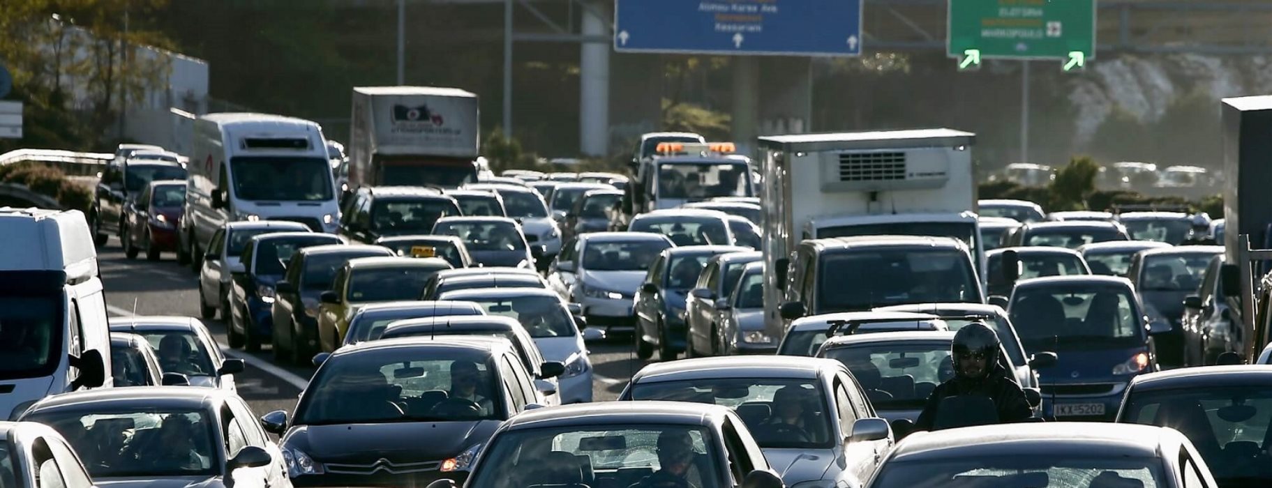Κυκλοφοριακό χάος στους δρόμους της Αττικής – Δείτε που χρειάζεται να εφοδιαστείτε με… υπομονή (φώτο)