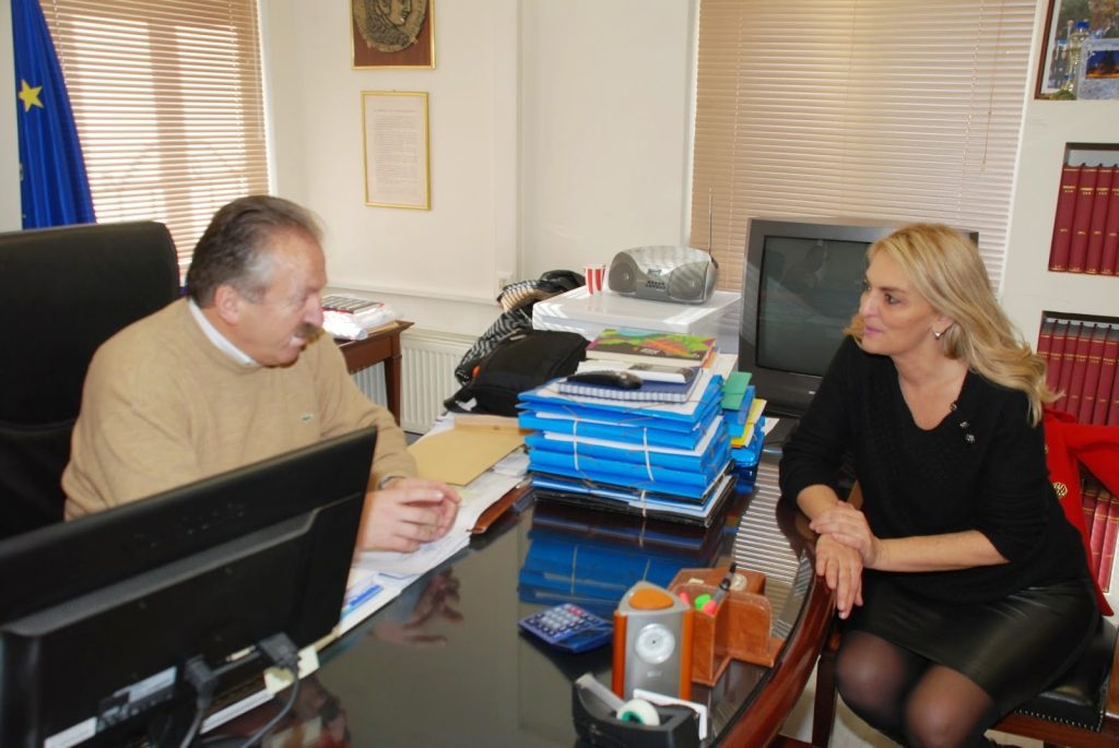 Η Πέτη Πέρκα για τα σακιά με τα «πολεμοφόδια» στα Εξάρχεια: «Κάποιος έκανε… ανακαίνιση» (βίντεο)