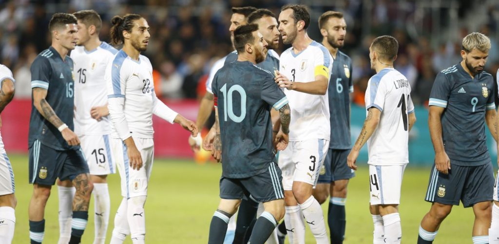 Παραλίγο να «πιαστούν» στα χέρια Καβάνι-Μέσι: «Έλα να παίξουμε ξύλο» – «Όποτε θες» (βίντεο)